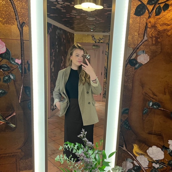 Meet your seller ✨🌸💕 - Picture 3 of 5